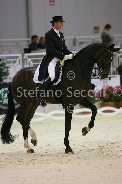 LAUGKS_MEGGLE\'S WELTTALL_MILANO_2011_SS2_2425.jpg